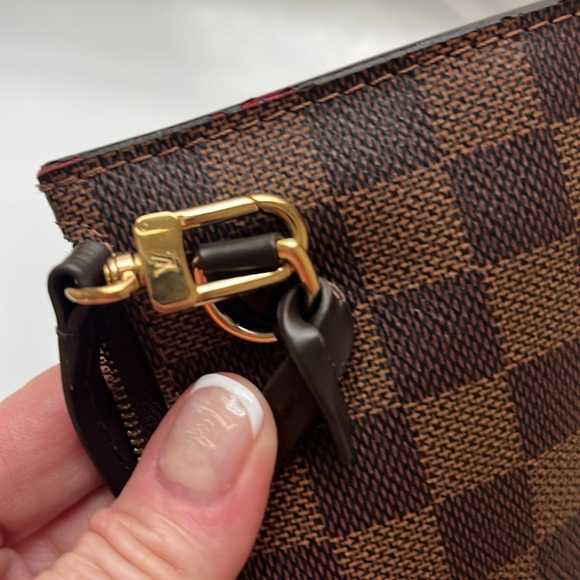 Louis Vuitton Neverfull Removable pouch - Picture 7 of 8